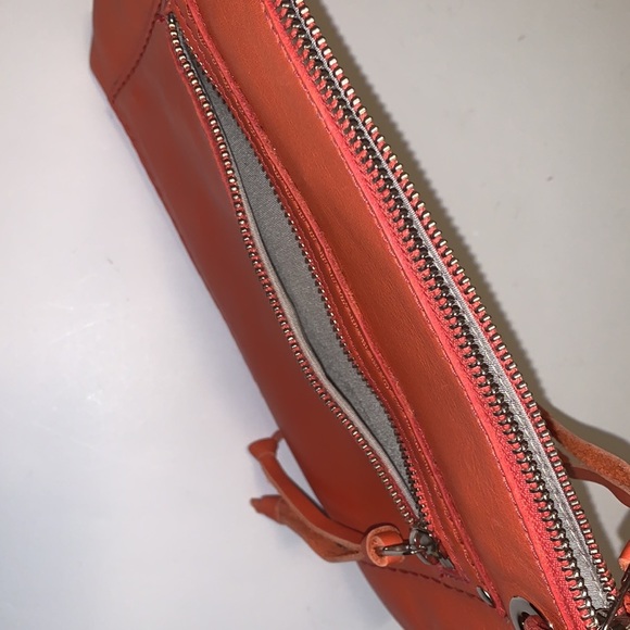 Roots Canada Orange Pebbled Leather Crossbody Bag - Picture 8 of 12